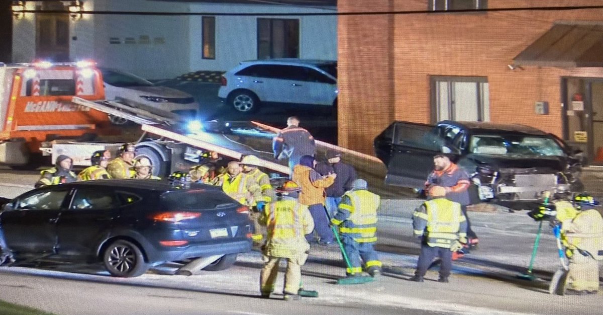 Crashed injures a few people in the South Hills.