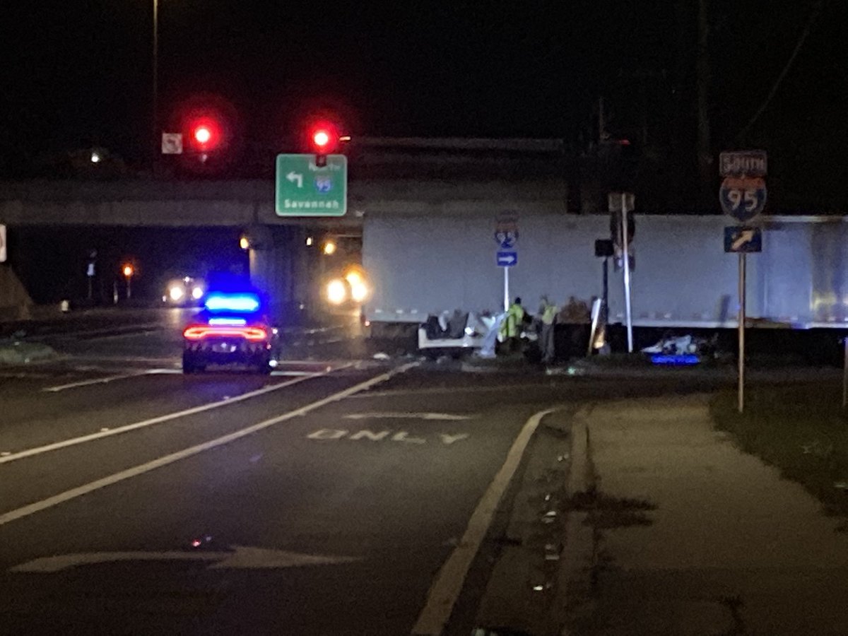 early morning accident between a tractor trailer and a SUV sends two 17yo to the hospital with serious and critical injuries after the two collided on Dunn Ave at I-95 @FHPJacksonville is investigating