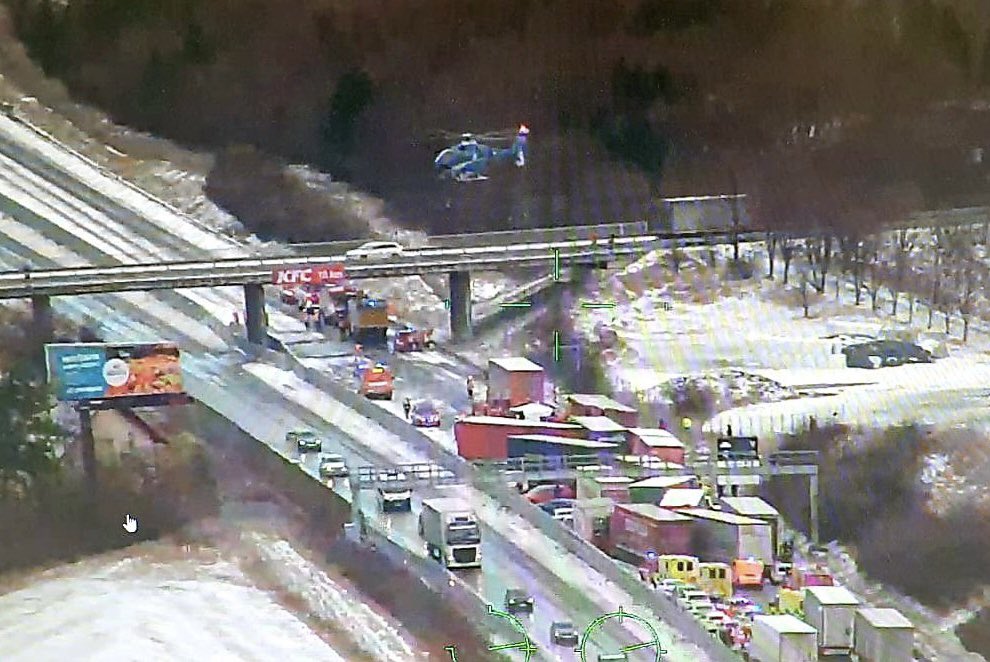 At least 40-Car Crash closes D5 highway connecting Prague, Pilsen and then A6 in Germany. 4 injured. Pic source: Police Dpt