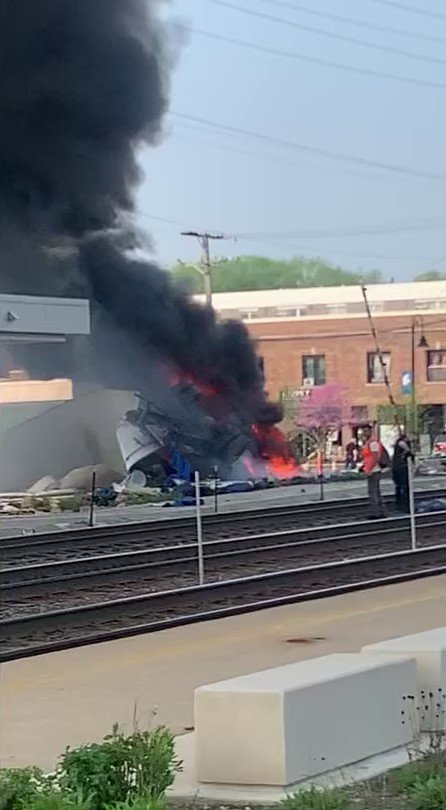 Metra train collides with semi-truck in Clarendon Hills