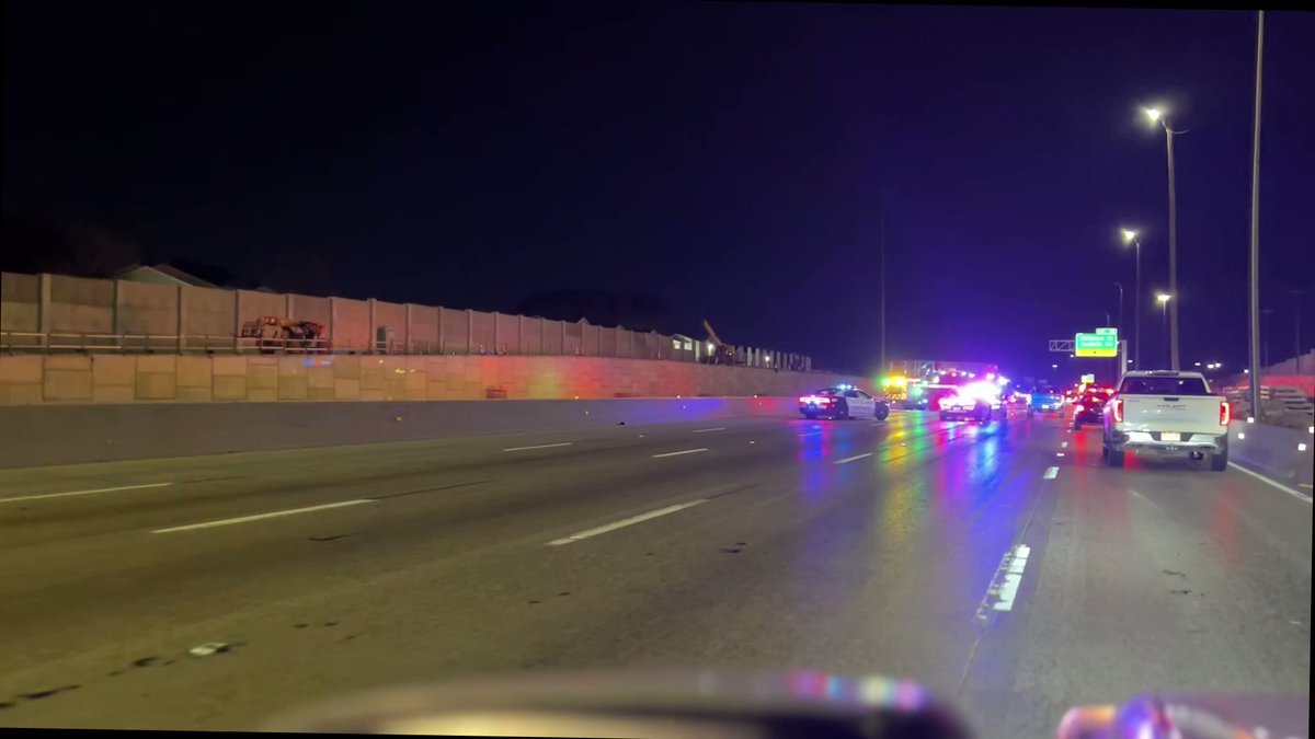 @Dallaspd and @dfrincidents are working a multiple vehicle accident on EB635 at Skillman RD.  Traffic is being diverted to the frontage rd at Greenville Ave