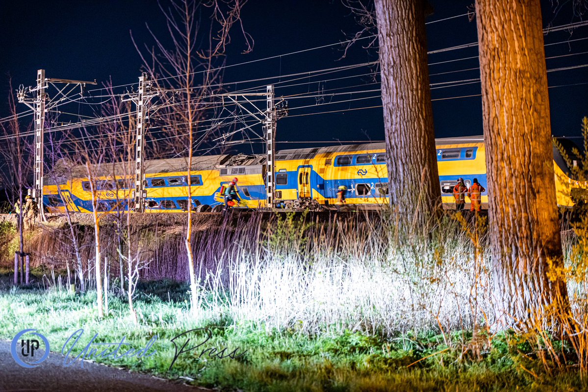 Several (seriously) injured in  train  accident in Yoorschoten. The train derailed and caught fire after the accident. The security region scaled up to GroteHV