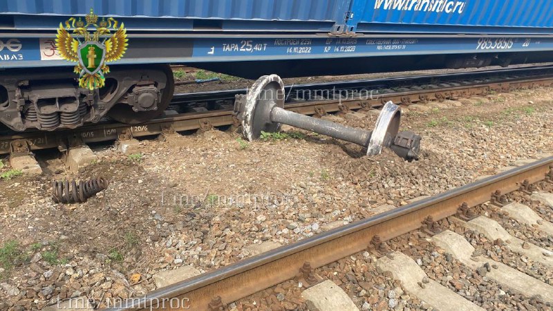 3 freight container cars derailed at Khovryno station in Moscow