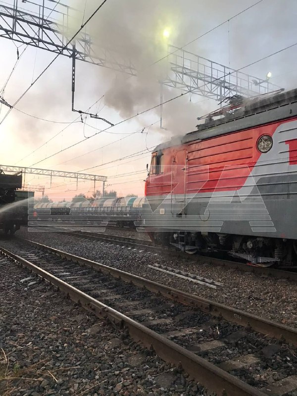 Desconeguts van incendiar la cabina d'una locomotora elèctrica a Odintsovo. En aquell moment, la locomotora elèctrica es trobava a l'estació de Petelino en direcció a Smolensk