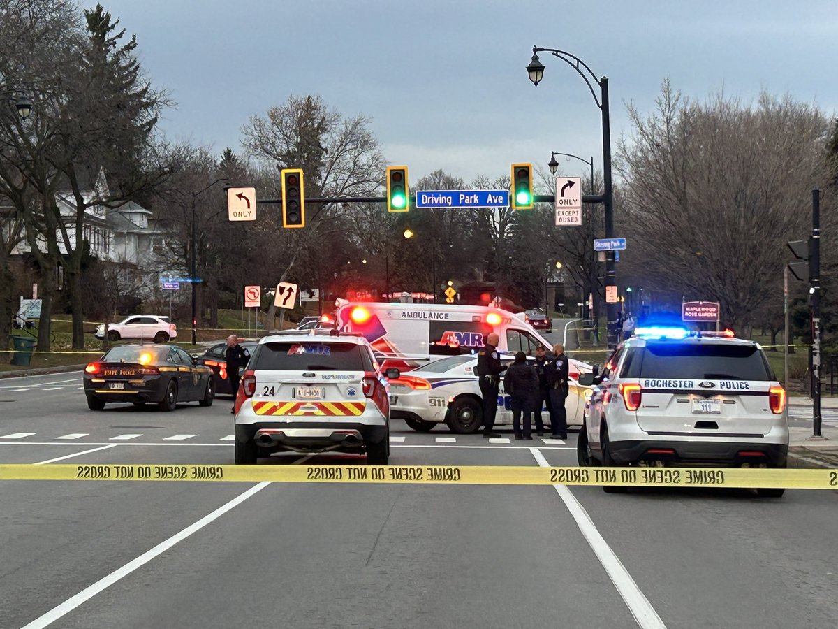 RochesterNYPD @nyspolice and @AMRROCNY on scene of a crash at Driving Park Ave and Lake Ave.