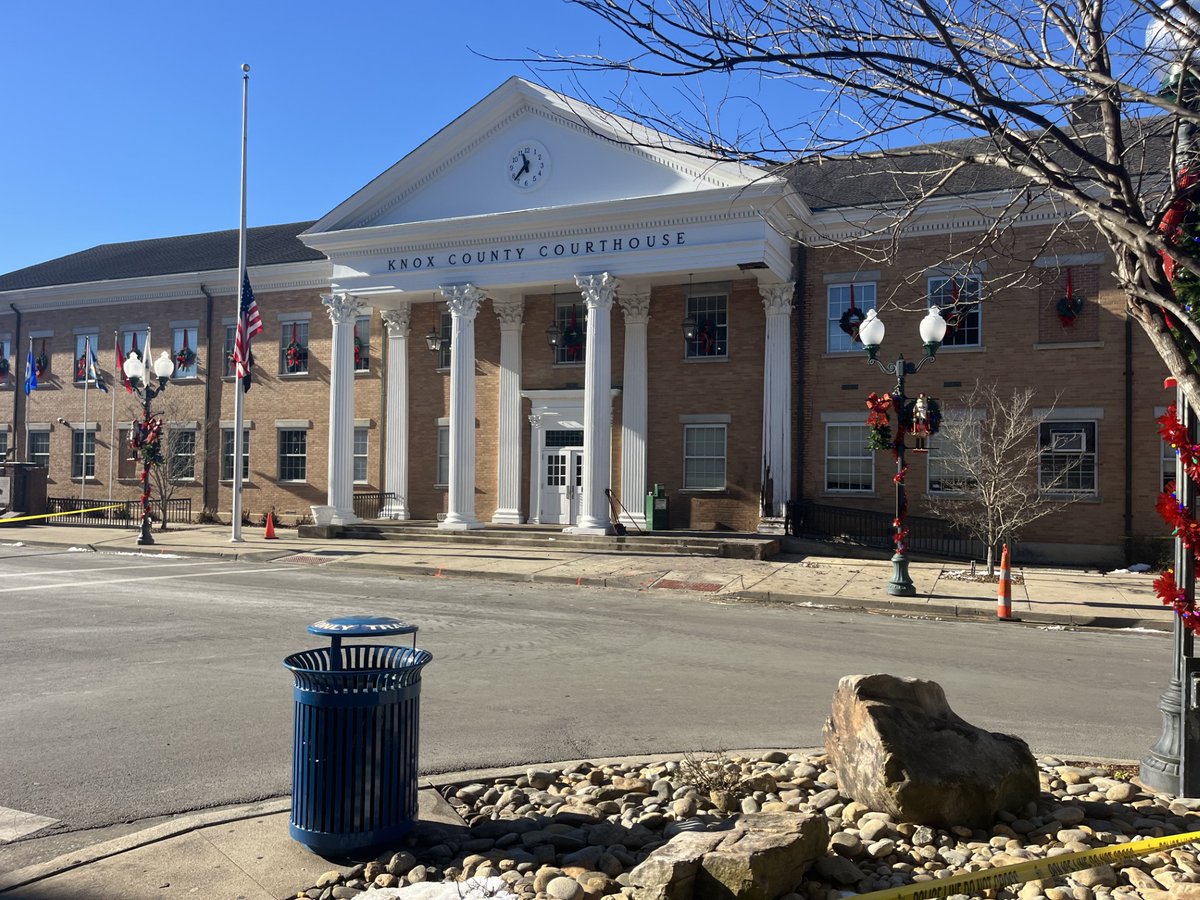 Teen dead after vehicle crashes into column at Ky. courthouse