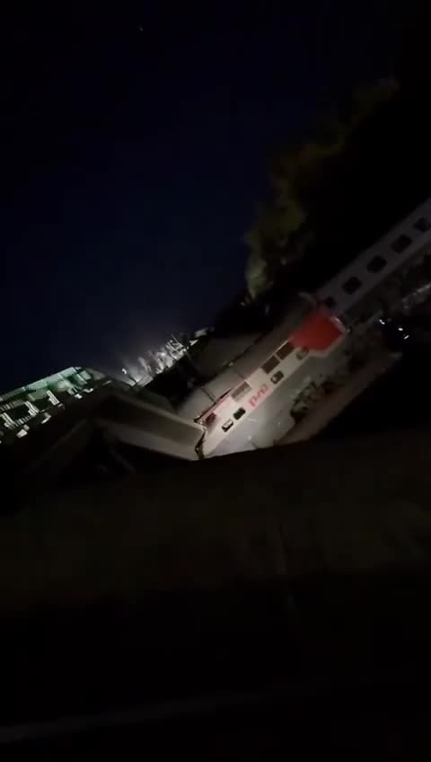 7 personnes tuées et 69 blessées suite à l'effondrement d'un pont ferroviaire dans la région de Briansk en Russie