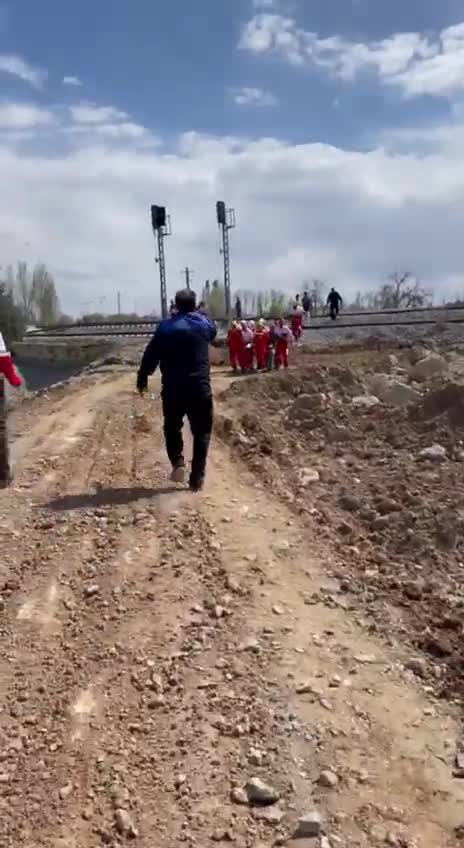 Conséquences d'une probable frappe aérienne israélienne sur une ligne de chemin de fer à Karaj, en Iran