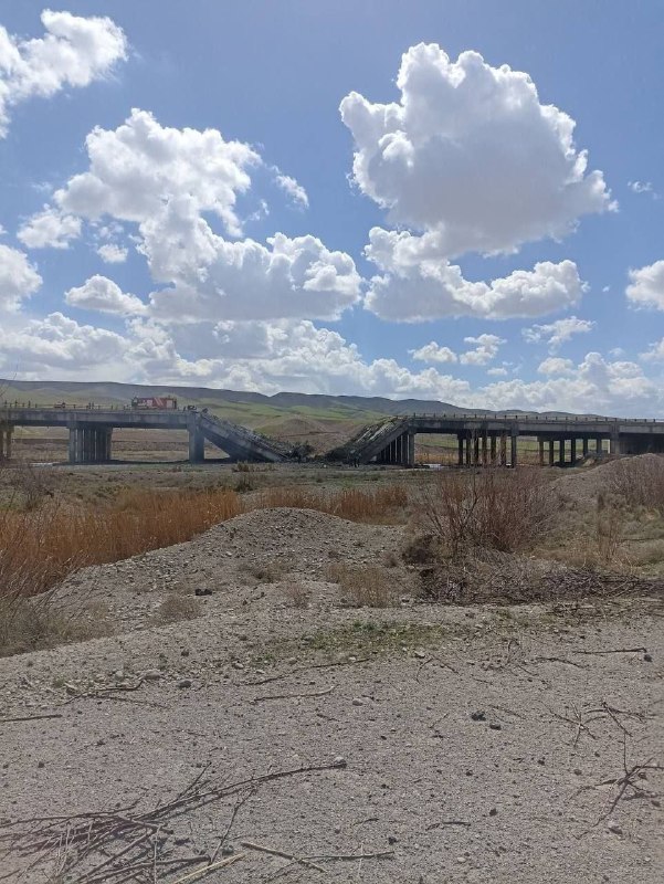 Un des ponts de Tabriz, endommagé par les frappes israéliennes contre la ville.