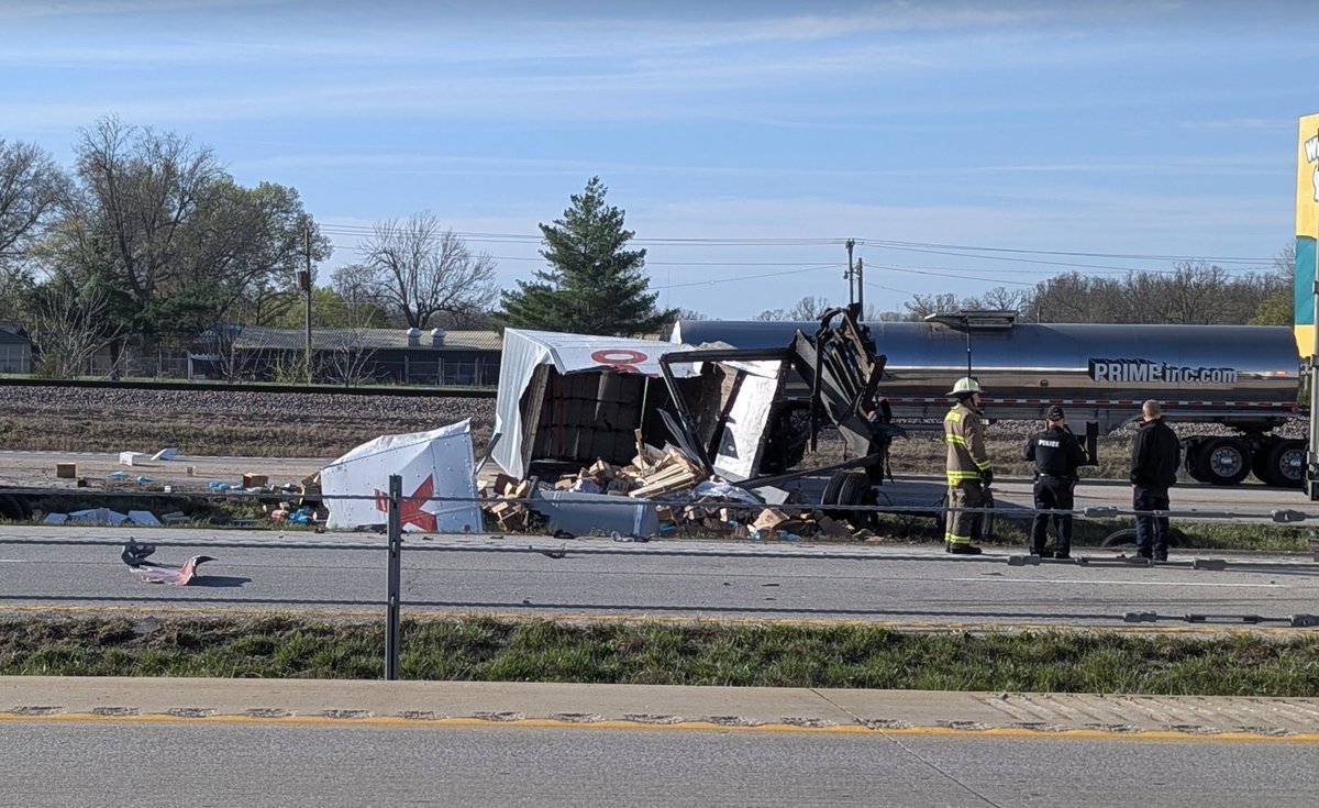 3-vehicle deadly crash east of Strafford, Mo., closes I-44:
